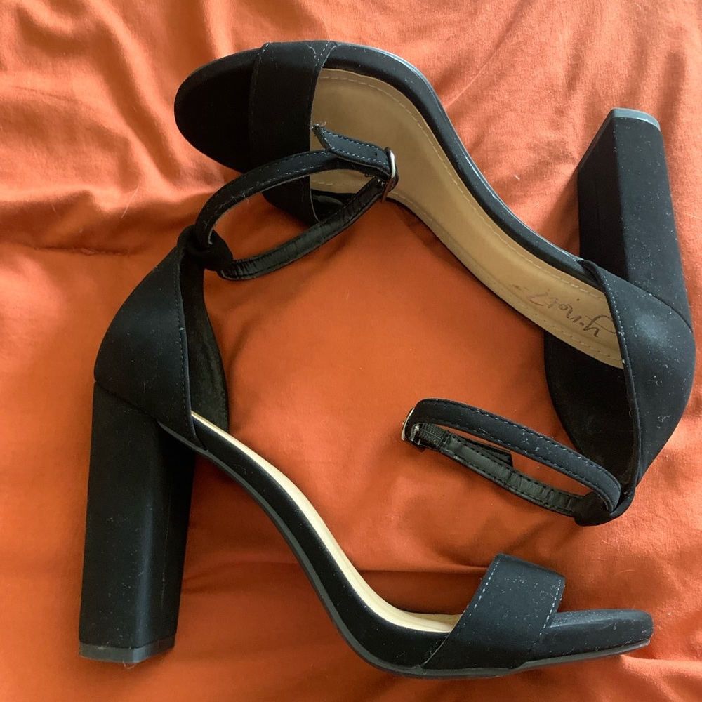Y Not?  Elegant Black Heel Sandals. SZ 7